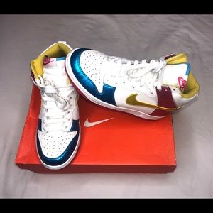 NIKE Dunk High (GS) •RARE•